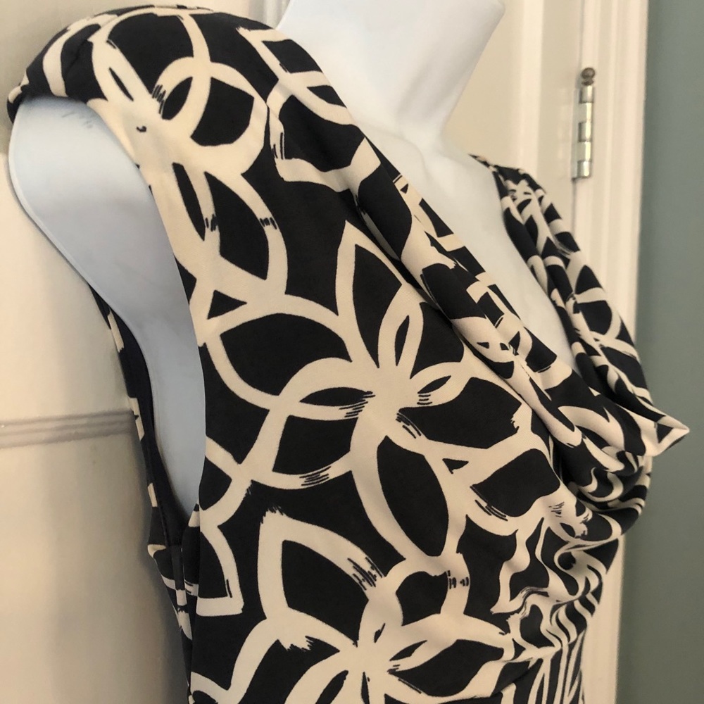Like new body con dress - Picture 3 of 7